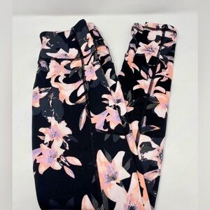 Women’s Victoria’s Secret Floral Print Leggings With Pockets